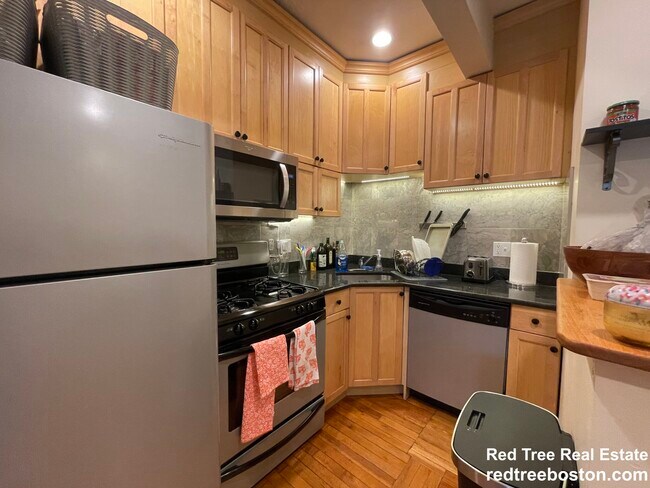 157 Winthrop Rd, Brookline, MA 02445 - photo 7