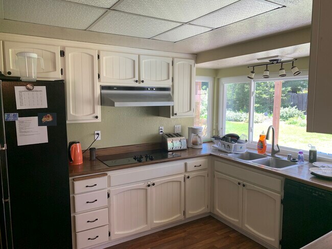 2430 Lake Redding Dr, Redding, CA 96003 - photo 6