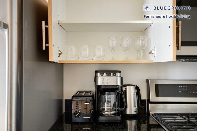 561 10th Ave unit FL12-ID2085, New York, NY 10036 - photo 6