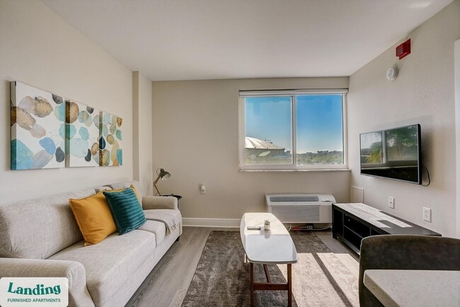 305 Dr M L K Jr St S unit 333, Saint Petersburg, FL 33705 - photo 2