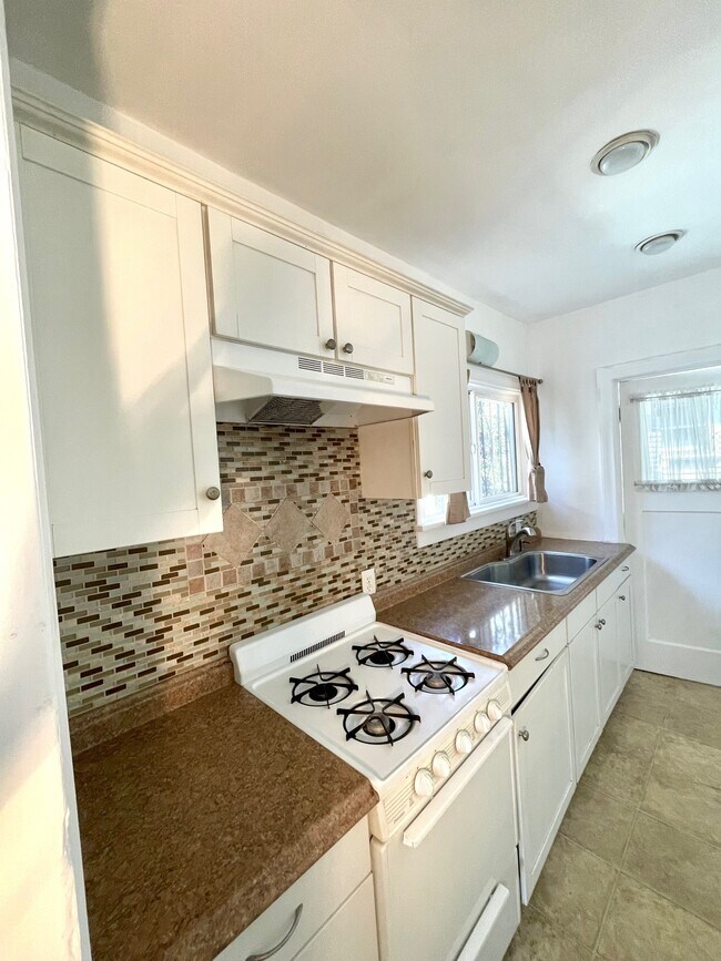 402 Micheltorena St unit 1/2, Los Angeles, CA 90026 - photo 6