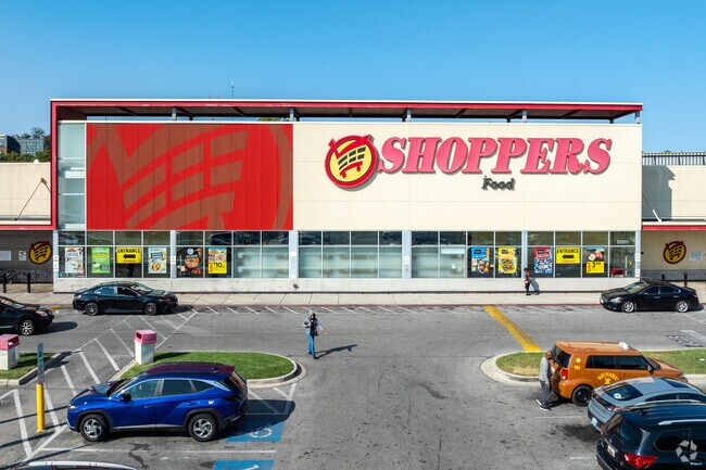 Shoppers in Bridgeview-Greenlawn is a great spot to get your grocery shopping done.