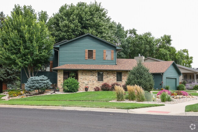 Oak View’s mature trees and landscaping create a serene, natural neighborhood setting.