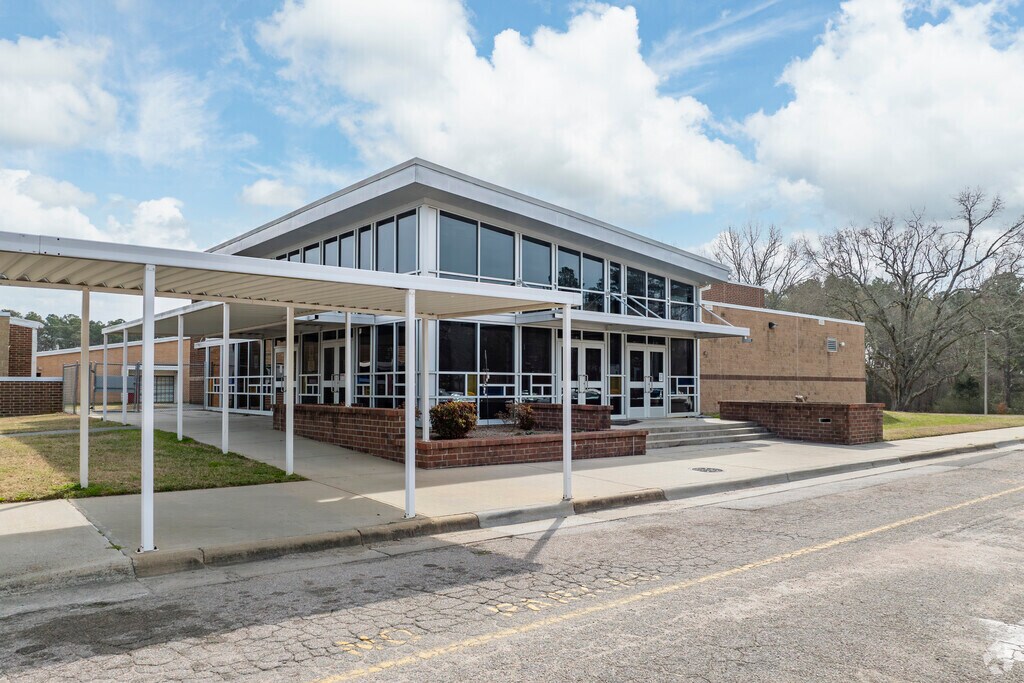 West Oxford Elementary School educates youth of the area in Pre-K through 5th grades.