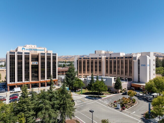 Richmond Ranch keeps you close, just 15 miles from Kaiser Permanente San Jose Medical Center.
