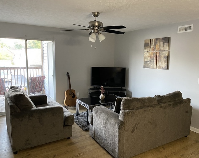 539 Aspen Glen Dr unit 427, Cincinnati, OH 45244 - photo 2