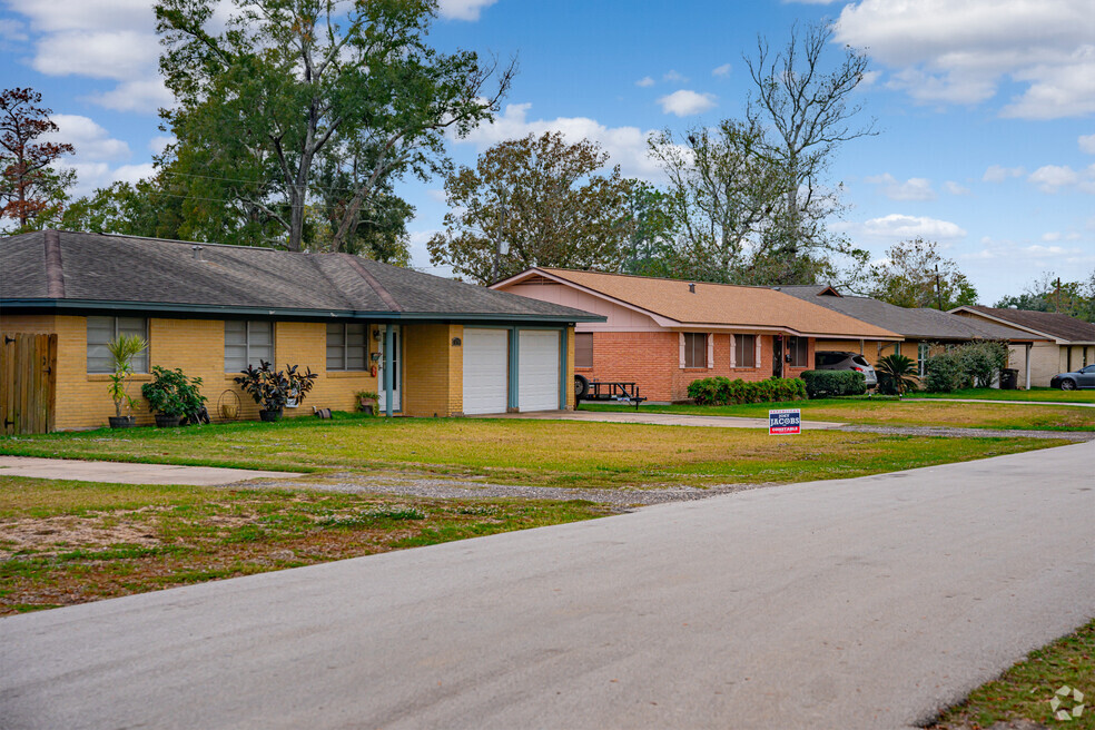Neighborhood_Vidor548091_V2_010424