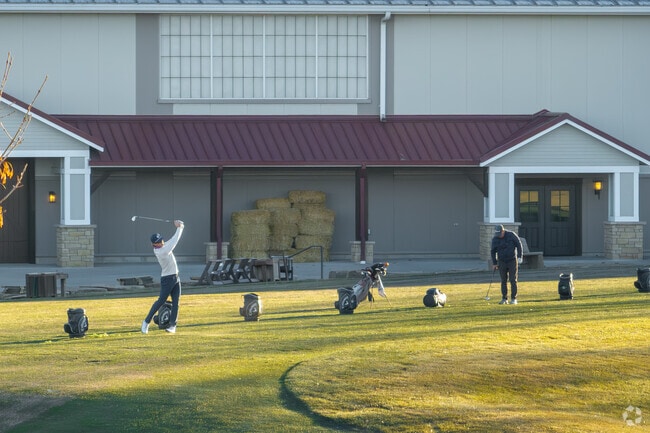 Hearthfire residents enjoy proximity to the Fort Collins Country Club's amenities.