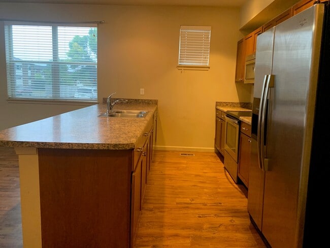 3025 17th Ave W, Williston, ND 58801 - photo 4