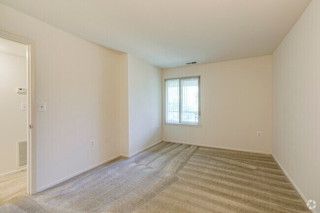 Manassas Meadows Apartments, Manassas, VA 20110 - photo 2