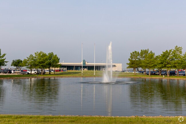 The Willard Airport is just 15 minutes south of Mahomet.