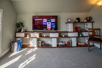 611 Evans St SE Unit 3 Floor Fully furnished, Grand Rapids, MI 49503