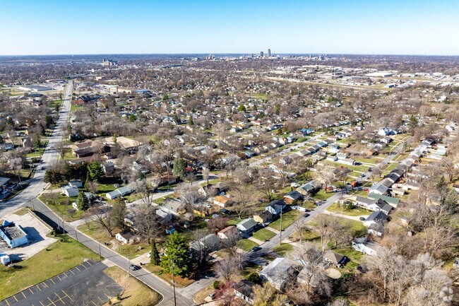 Fairmont Park residents have easy access to Hubbell Avenue which shuttles them downtown.
