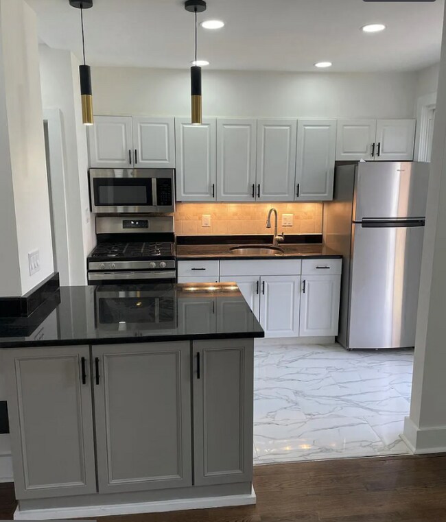 246 Division Ave NE, Washington, DC 20019