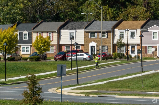 Cozy townhomes are found throughout Fall Hill.