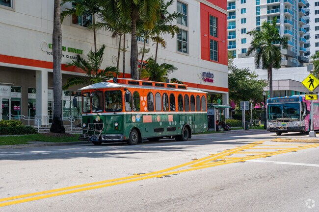 A free trolley on Biscayne Blvd is available for residents of Edgewater.