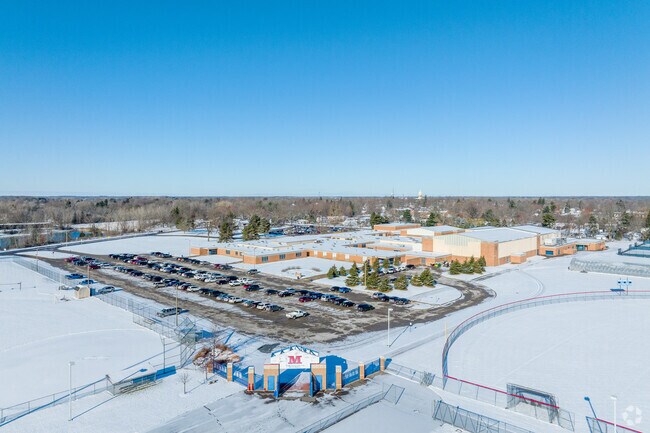 Mason High School has about 1000 students.