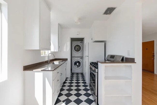 2001 N Alvarado St, Los Angeles, CA 90039 - photo 4