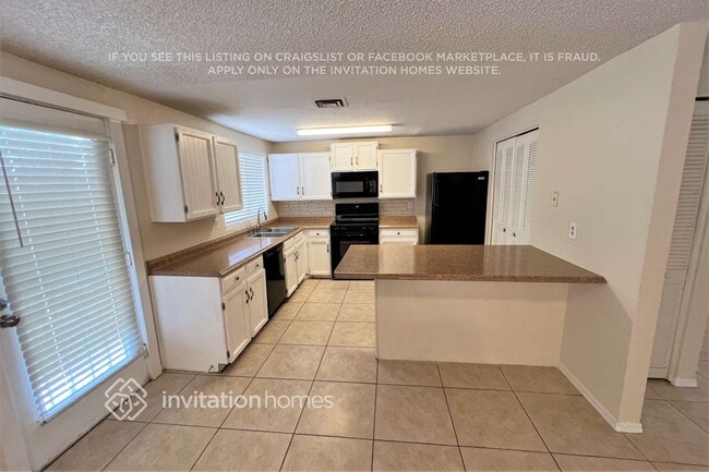 6121 W Zoe Ella Way, Glendale, AZ 85306 - photo 4