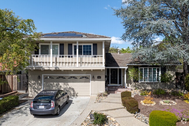 This Traditional Colonial in Shadow Brook features a full-length balcony, bay window, and garden-style path.