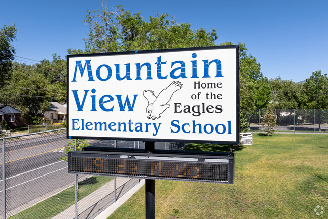 Mountain View Elementary School’s sign keeps the community updated.