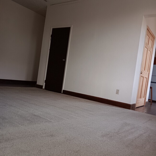 2148 Auburn Ave unit 4, Cincinnati, OH 45219 - photo 5