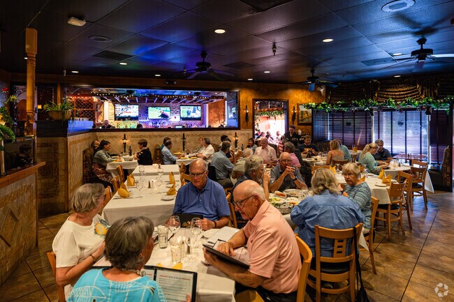 Vineyards residents frequent the popular Giovanni's restaurant for fine Italian cuisine.
