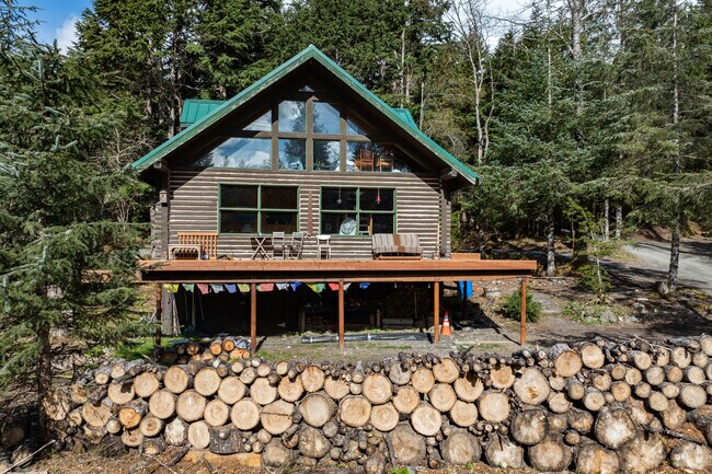 Alyeska chalet homes are common all around the neighborhood.