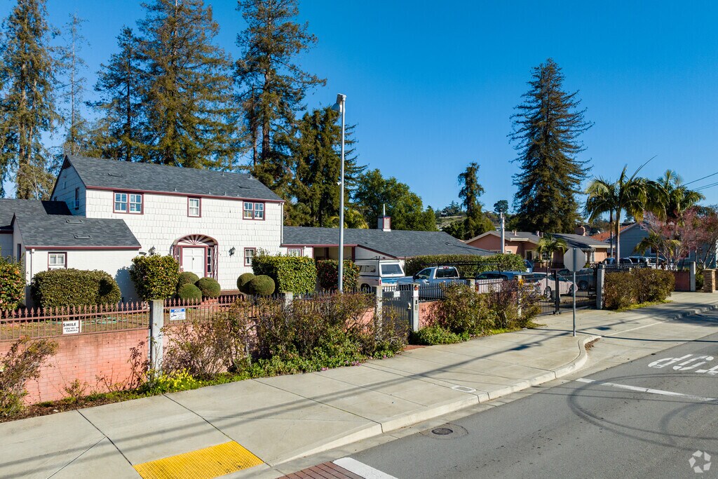 21575 Meekland Ave, Hayward, CA 94541