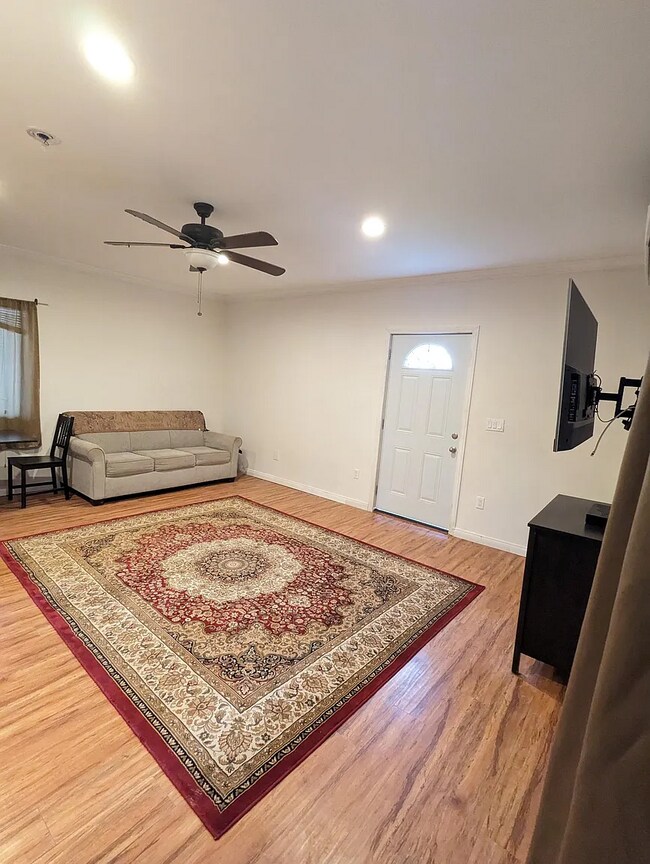 12640 Bessemer St unit 1, North Hollywood, CA 91606 - photo 3