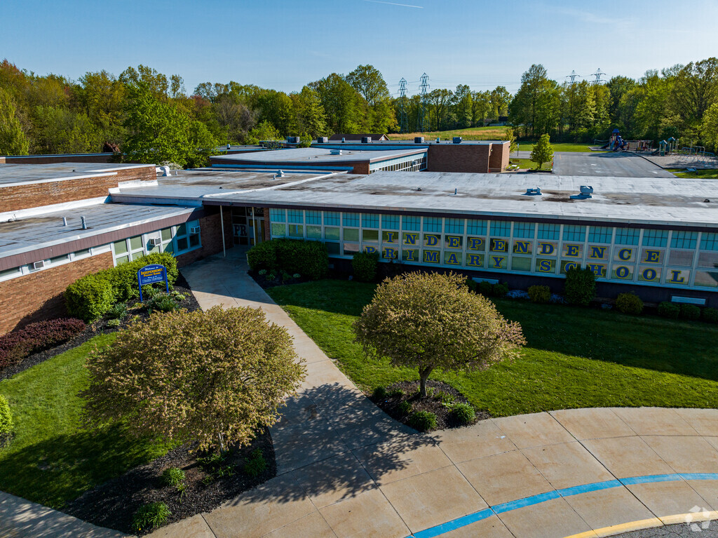 Overview of front entrance of Independence Primary School in Independence, Ohio.