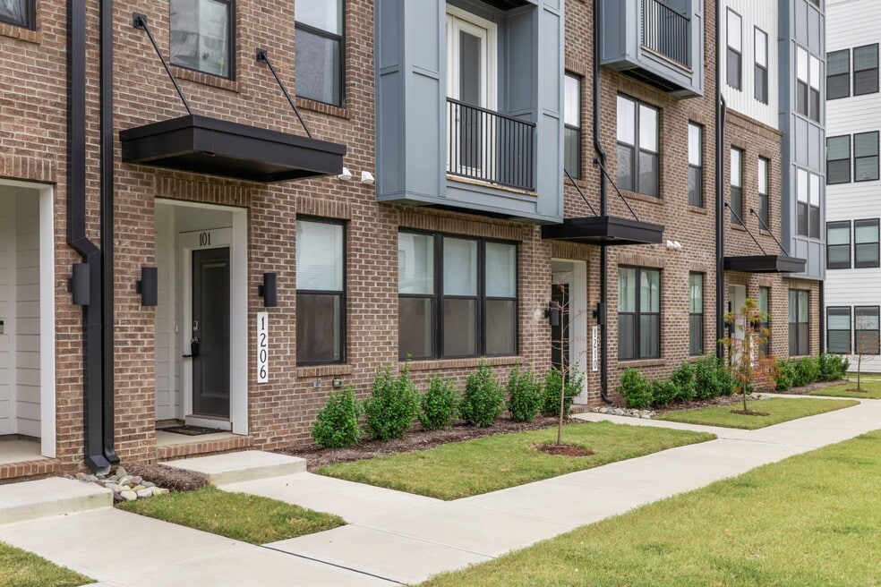 1206 Coach Sta Aly, Raleigh, NC 27601 - photo 1