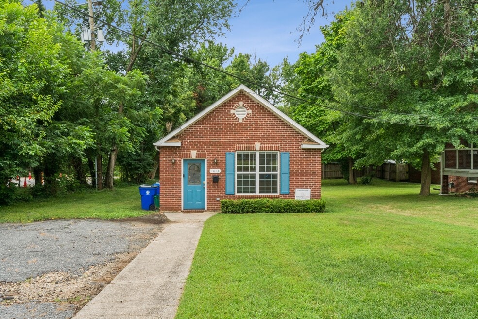 4813 Calvert Rd, College Park, MD 20740 - photo 1