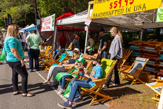 Summerville hosts annual festivals with local vendors like the popular Flowertown Festival.