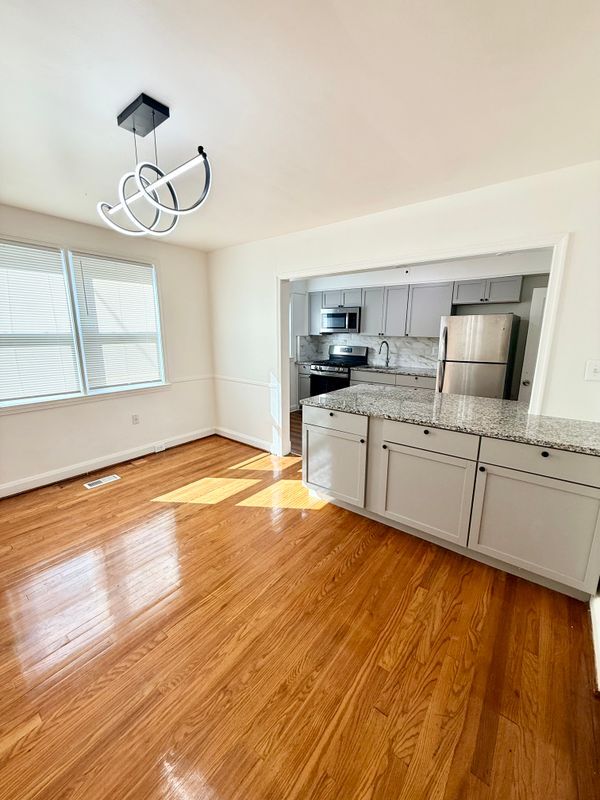 802 Wicklow Rd, Baltimore, MD 21229