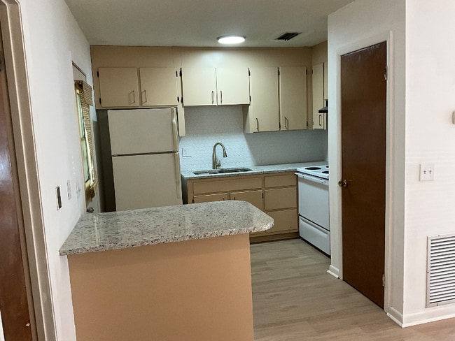 283 SW Leisure Dr unit 102, Lake City, FL 32025 - photo 3