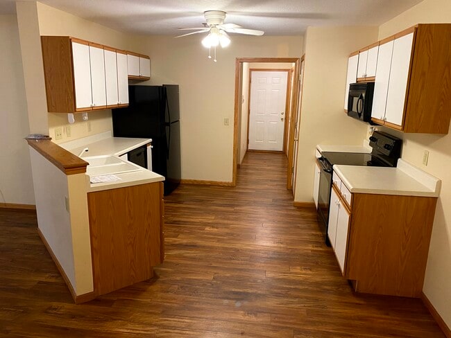 3804 Creek Hill Dr unit 3, Bettendorf, IA 52722 - photo 6