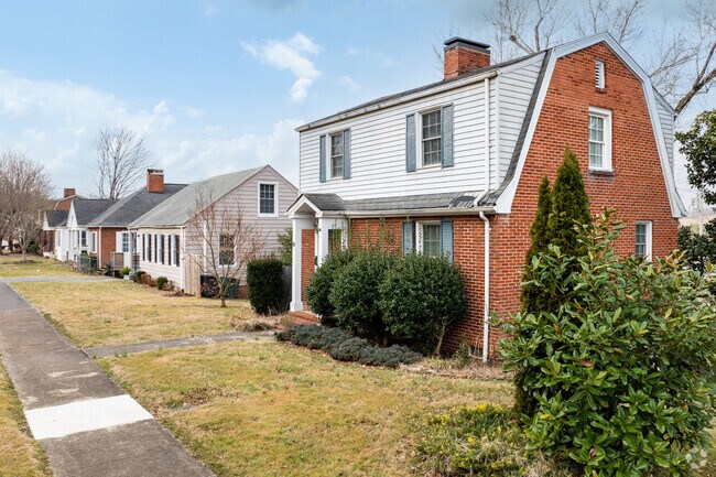 Homes in Sycamore Shoals are predominantly Dutch Colonial and ranch-style.