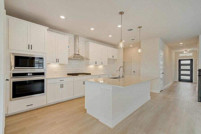 12375 Lost Petal unit 36453707, Schertz, TX 78154 - photo 4