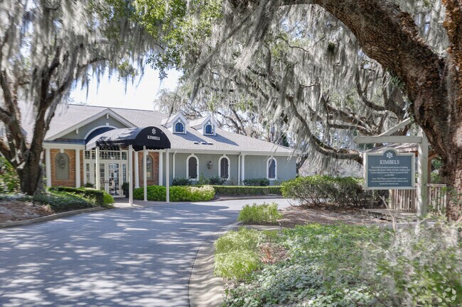 Kimbels at Wachesaw Plantation is a great restaurant in the neighborhood with outdoor seating.