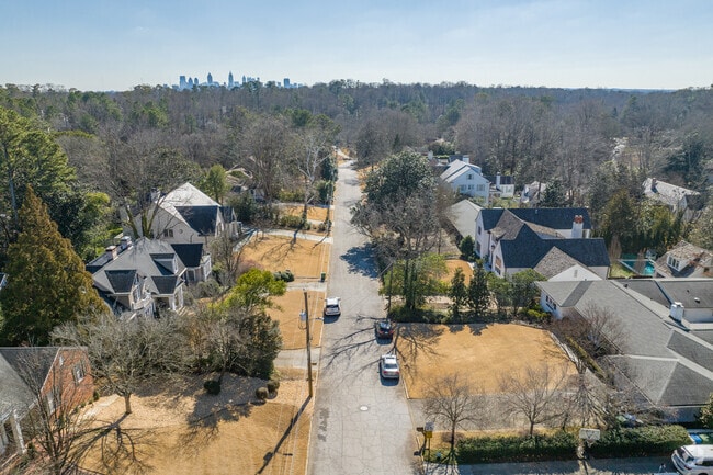 Northwest Buckhead is only a few miles from Midtown and Downtown Atlanta.