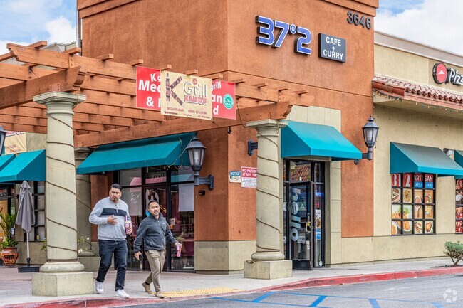 Enjoy unique Asian fusion flavors at 37°2 Degree Cafe & Curry in Galaxie.