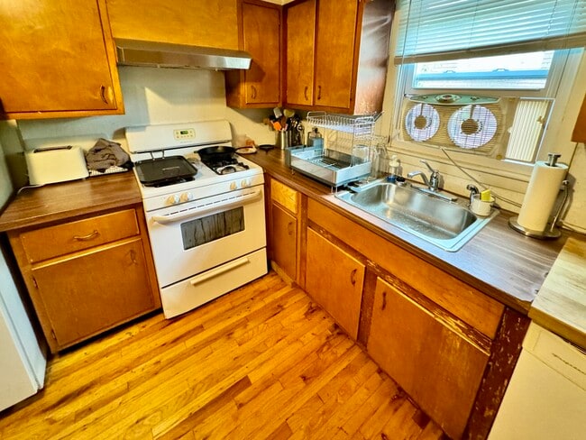 *Pictures are representative samples of the advertised unit. In some cases, the actual units you tou