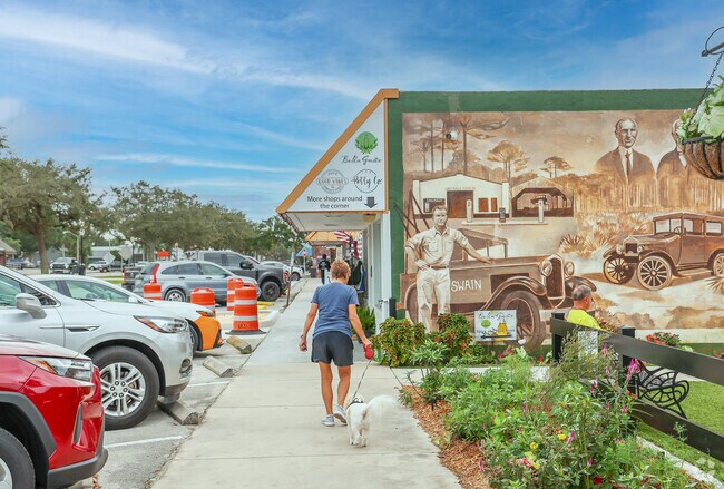 Highlands Park Estates locals know that Downtown Lake Placid is a great place to take a walk