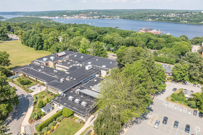 The Williams School is located 5 minutes from the waterfront.