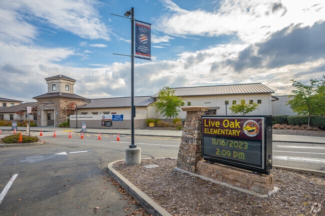 Live Oak Elementary has an after school daycare on campus.