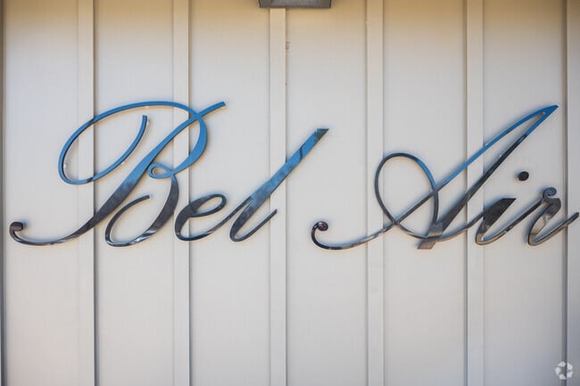Bel Air is a family-friendly neighborhood near the heart of Tupelo.