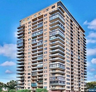 1203 River Rd, Edgewater, NJ 07020
