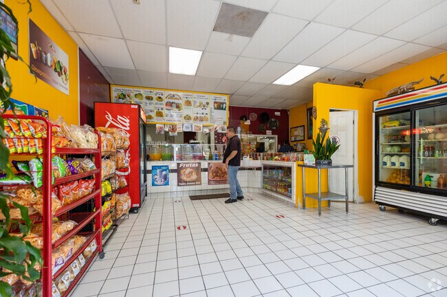 Aguas Frescas Yahualica in Starr King, CA offers delicious options.