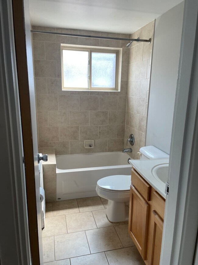 555 Lowell Ave unit 555-05, Cincinnati, OH 45220 - photo 3